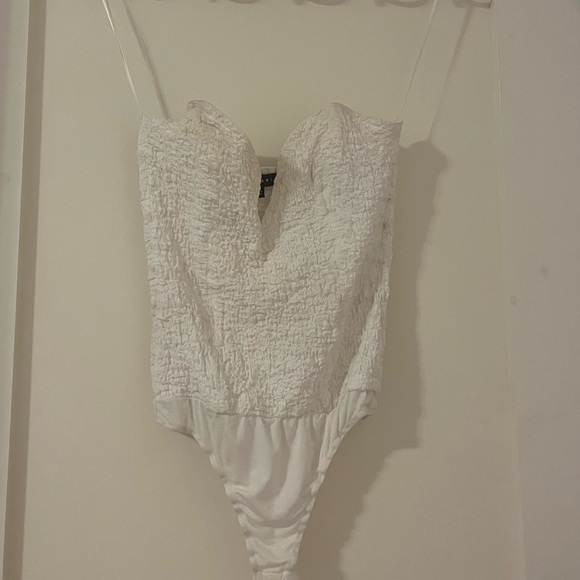S white deep neck ruched bodysuit - Picture 1 of 3